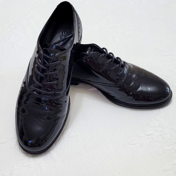 Ecco patent leather brogue size 38 - Picture 1 of 6